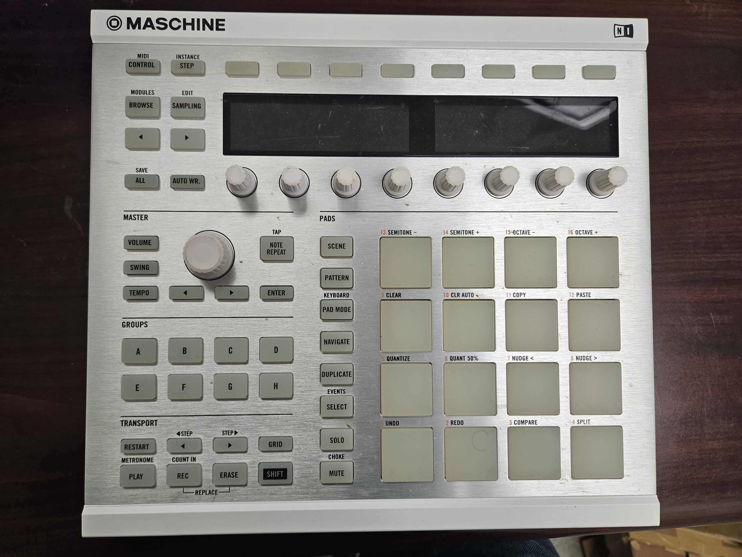 Native Instruments Maschine MK2 White Groove Production Studio (White) -  Used